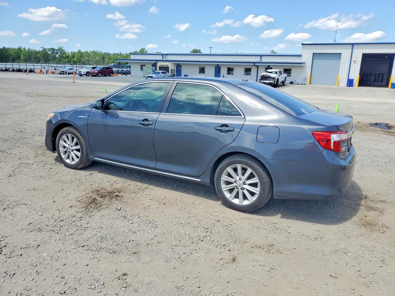 2012 Toyota Camry Hybrid Xle - Фото 2