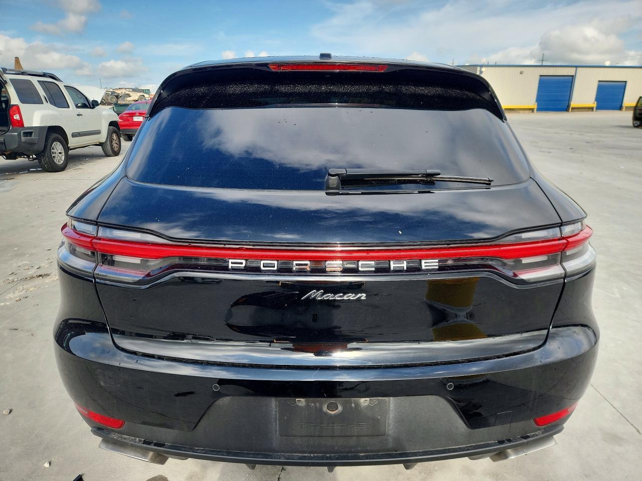 2021 Porsche Macan - Image 6