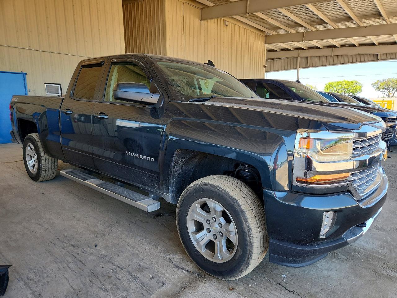 2017 Chevrolet Silverado K1500 Lt - Image 4