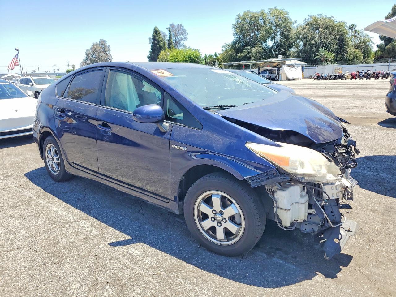 2014 Toyota Prius Three - Image 4
