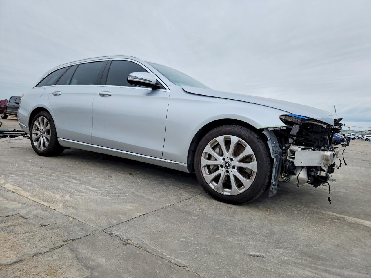 2018 Mercedes-Benz E - Image 4