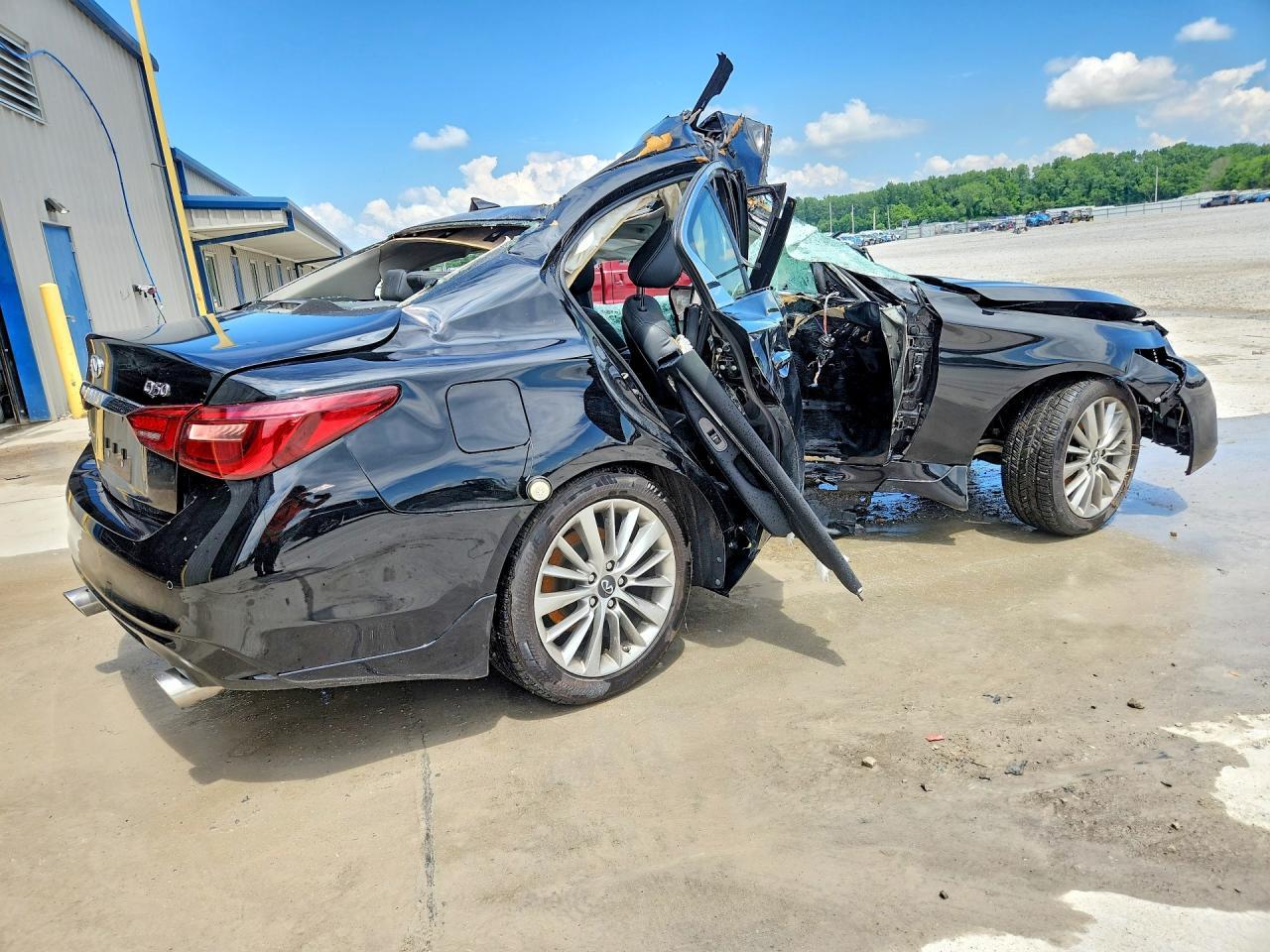 2023 Infiniti Q50 Luxe - Image 3