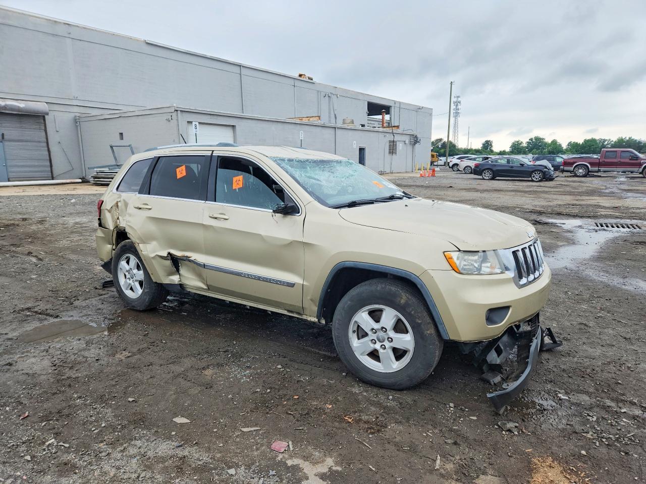 2011 Jeep Grand Cherokee Laredo - Image 4