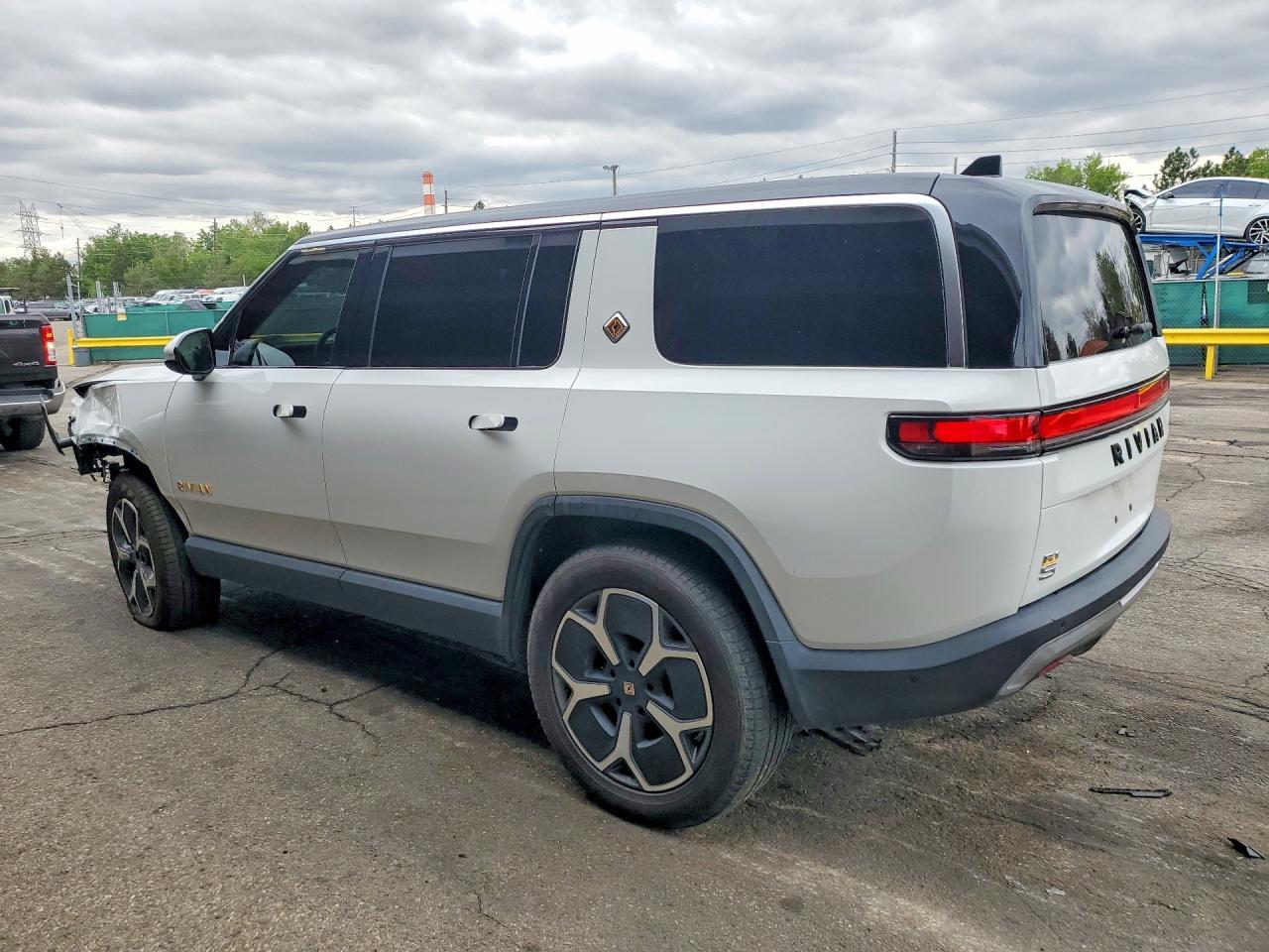 2023 Rivian R1S Adventure - Фото 2