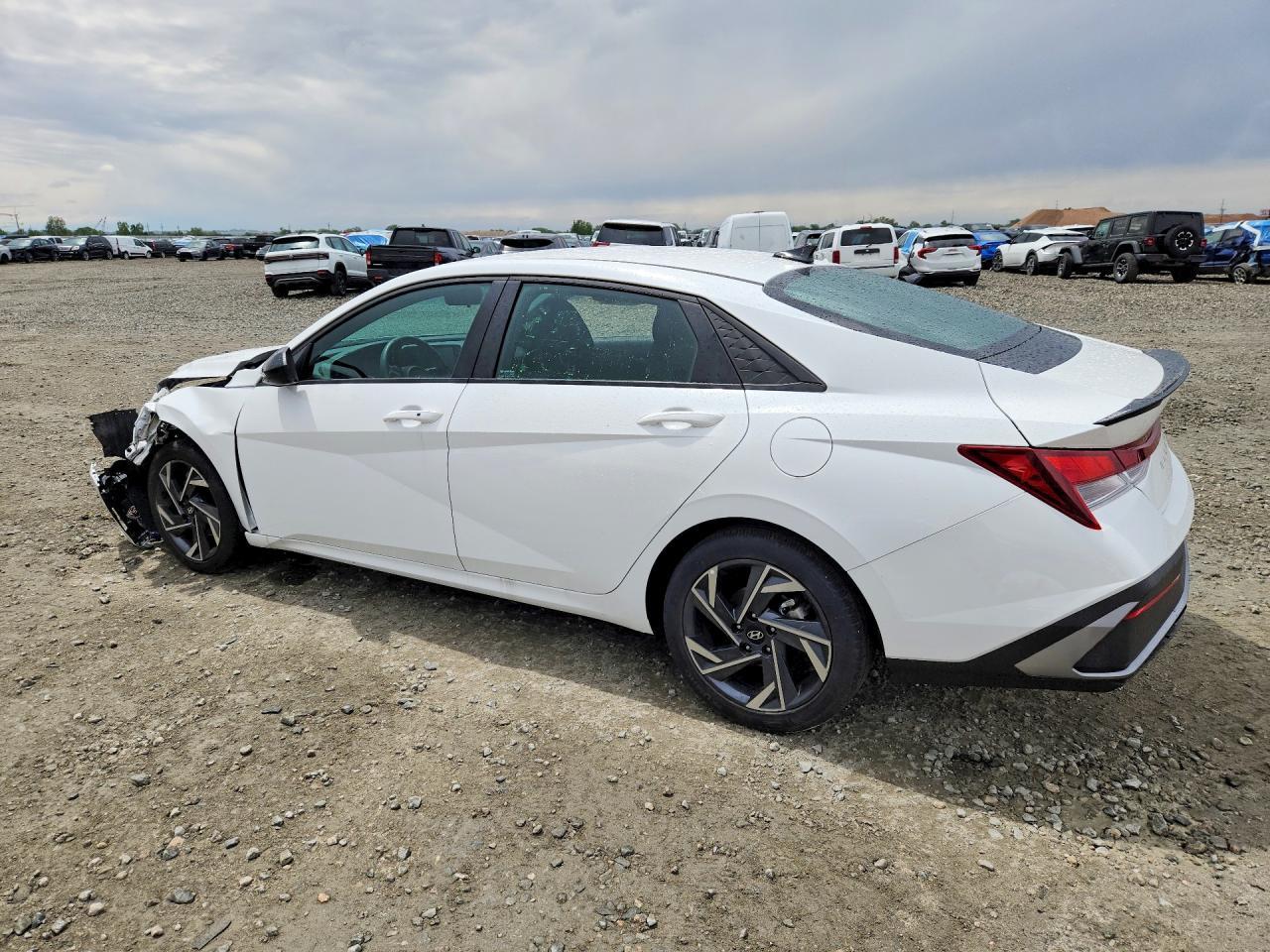2025 Hyundai Elantra Sel Sport - Image 2
