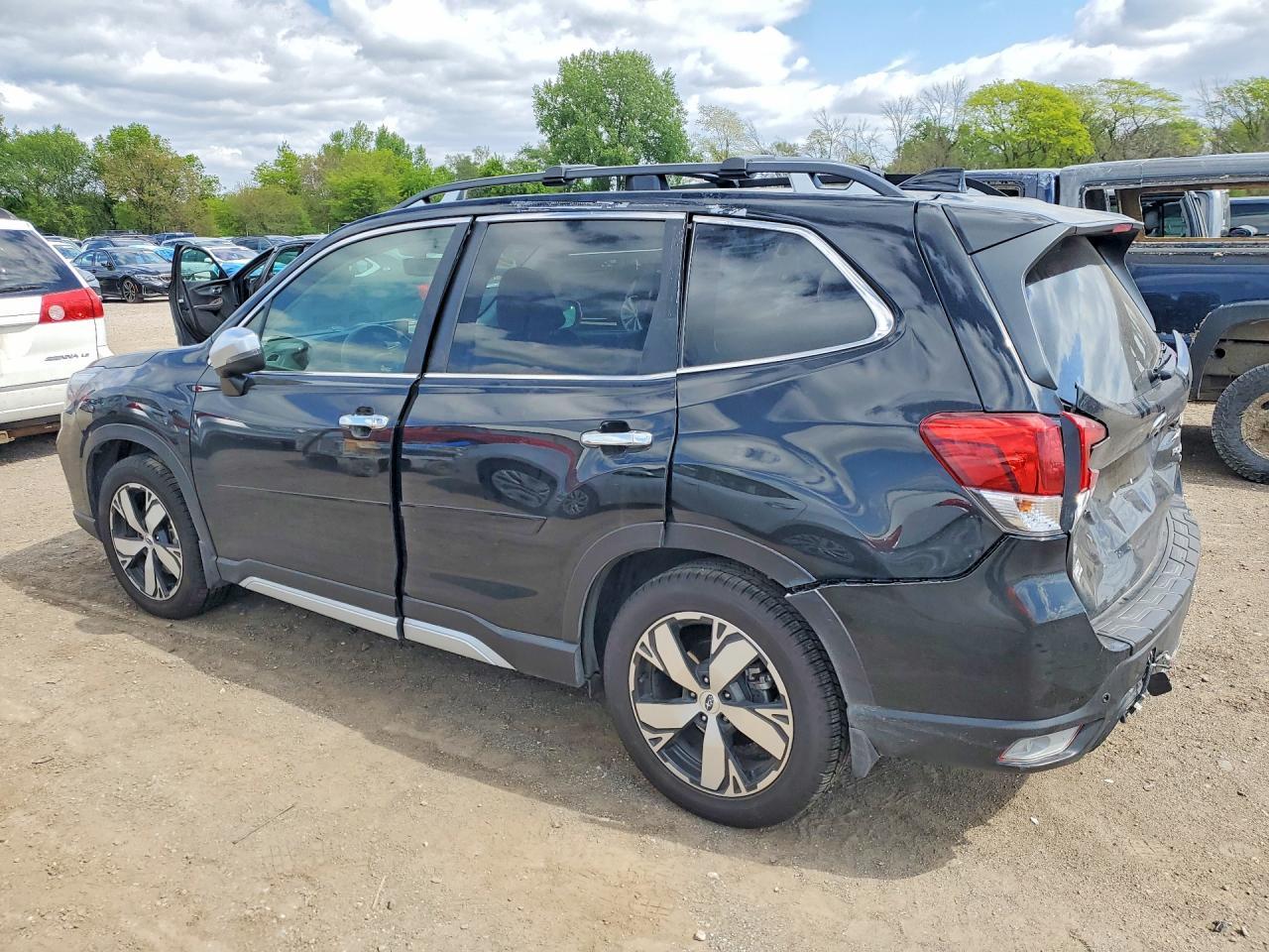 2019 Subaru Forester Touring - Image 2