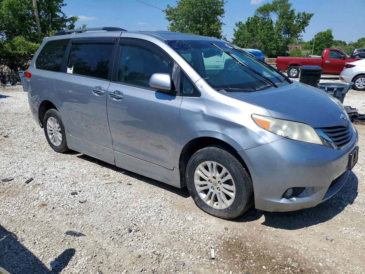 2011 Toyota Sienna Xle 8-Passenger - Фото 4