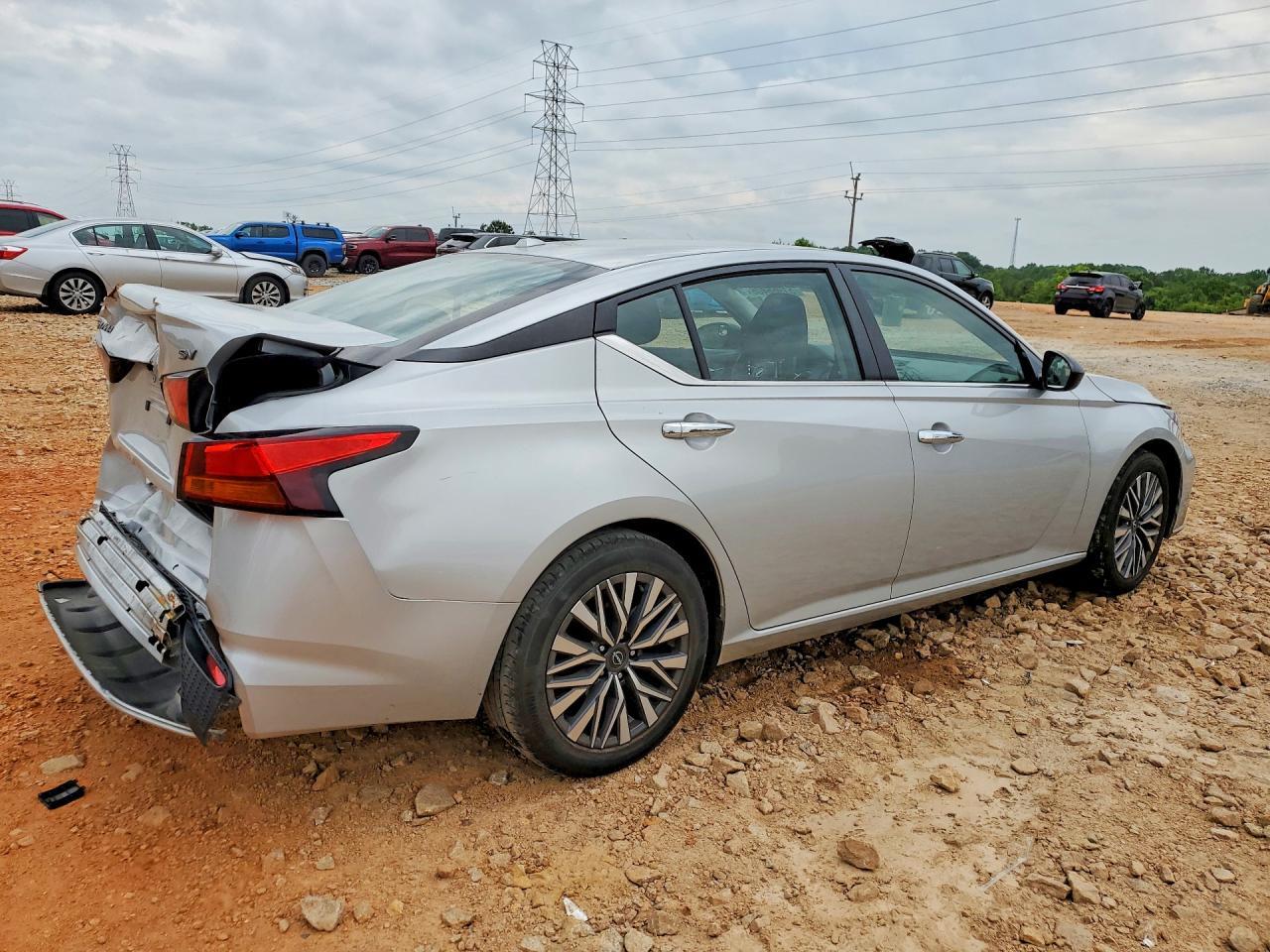 2024 Nissan Altima 2.5 Sv - Image 3