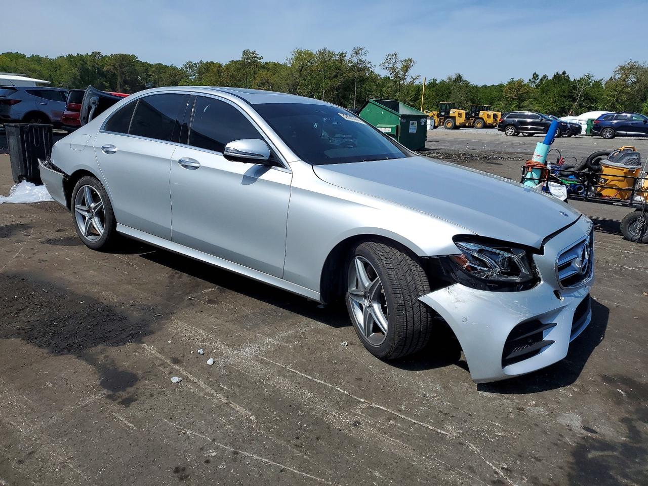 2019 Mercedes-Benz E 300 - Фото 4