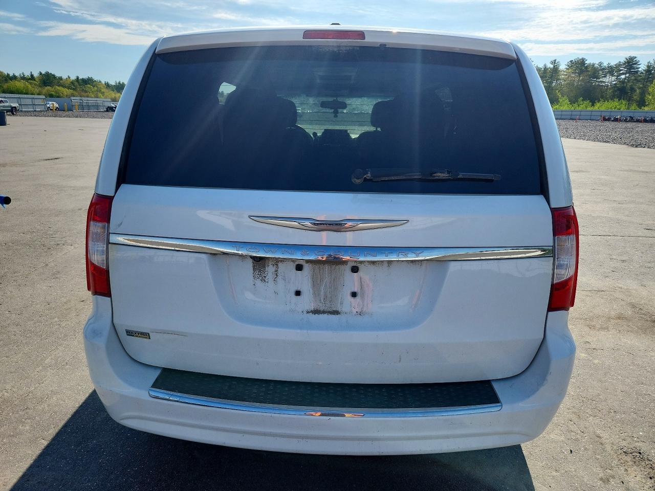 2014 Chrysler Town & Country Touring - Image 6