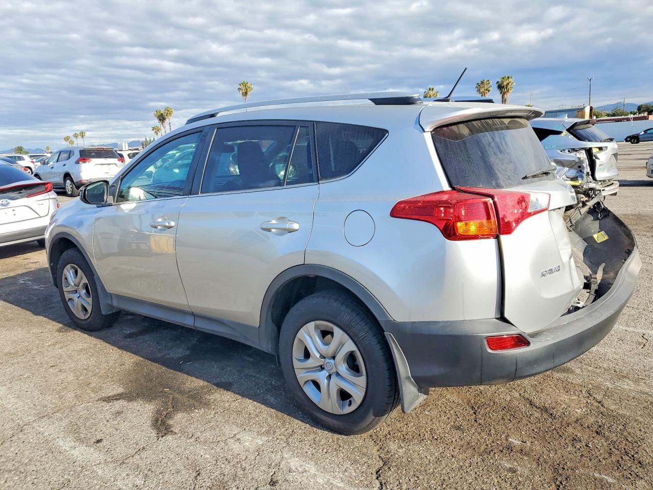 2015 Toyota Rav4 Le - Фото 2