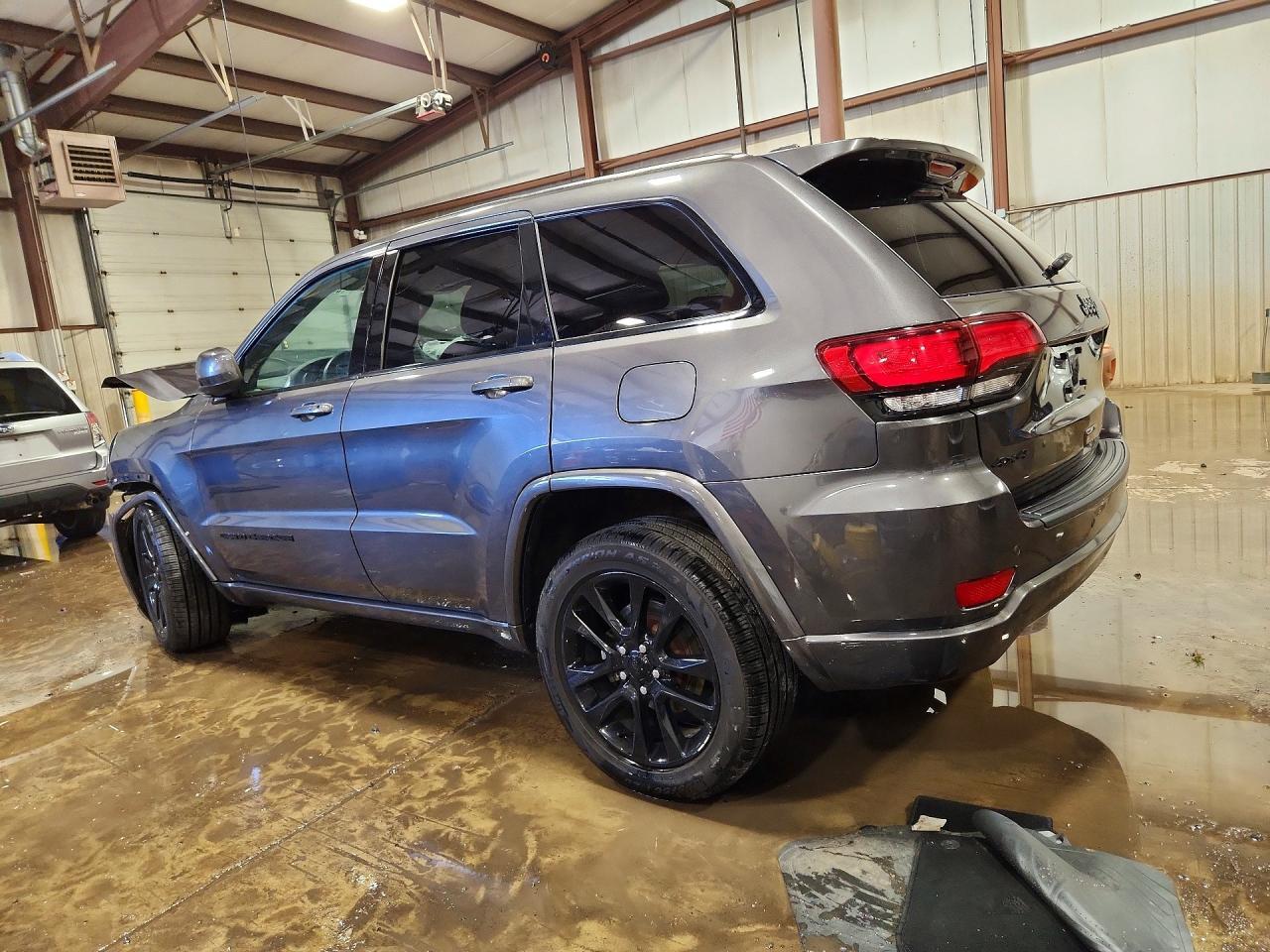 2019 Jeep Grand Cherokee Laredo - Фото 2
