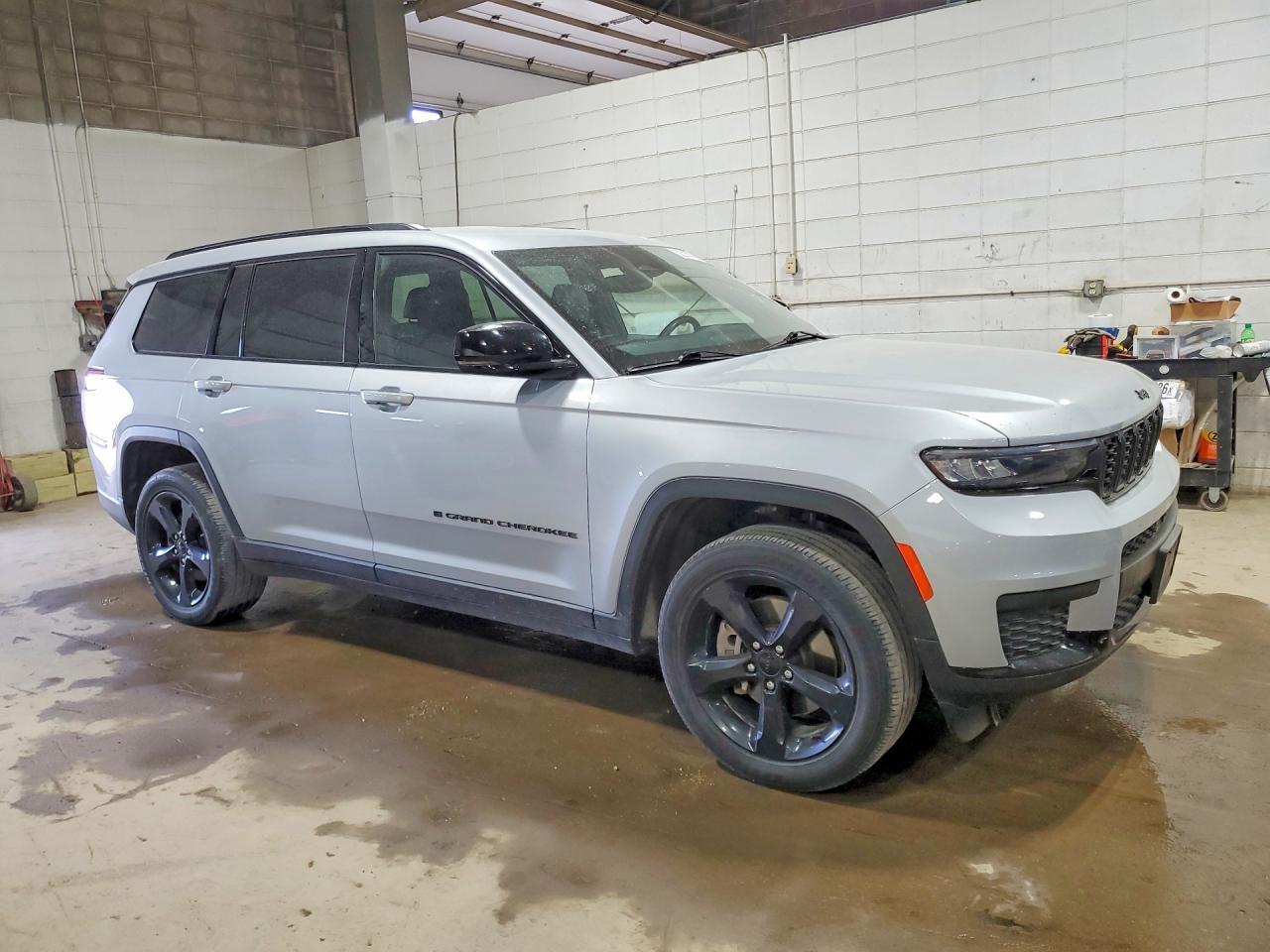 2021 Jeep Grand Cherokee L Laredo - Image 4