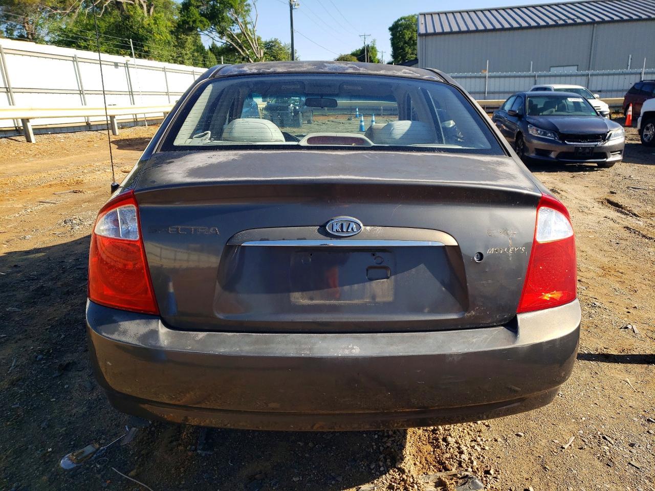 2004 Kia Spectra Lx - Image 6