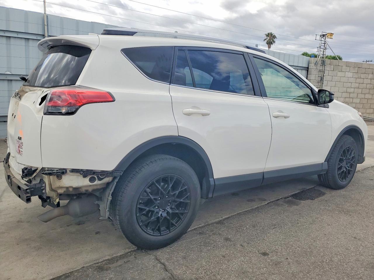 2017 Toyota Rav4 Le - Фото 3