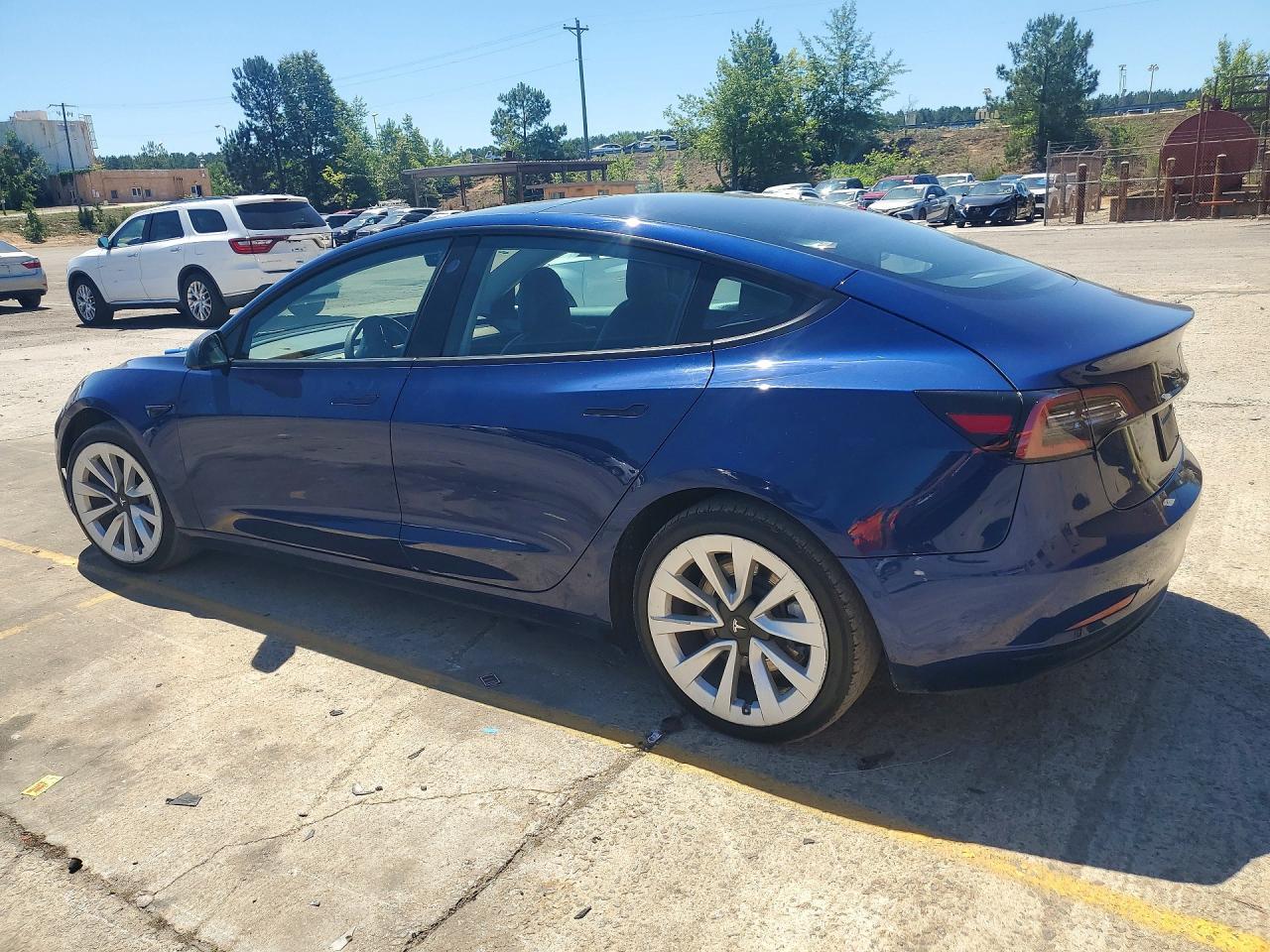 2022 Tesla Model 3 - Фото 2