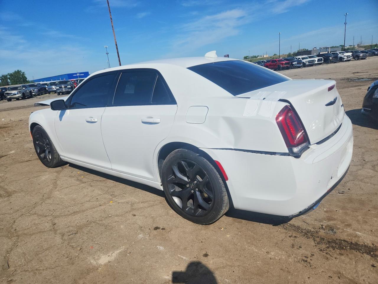 2021 Chrysler 300 S - Фото 2