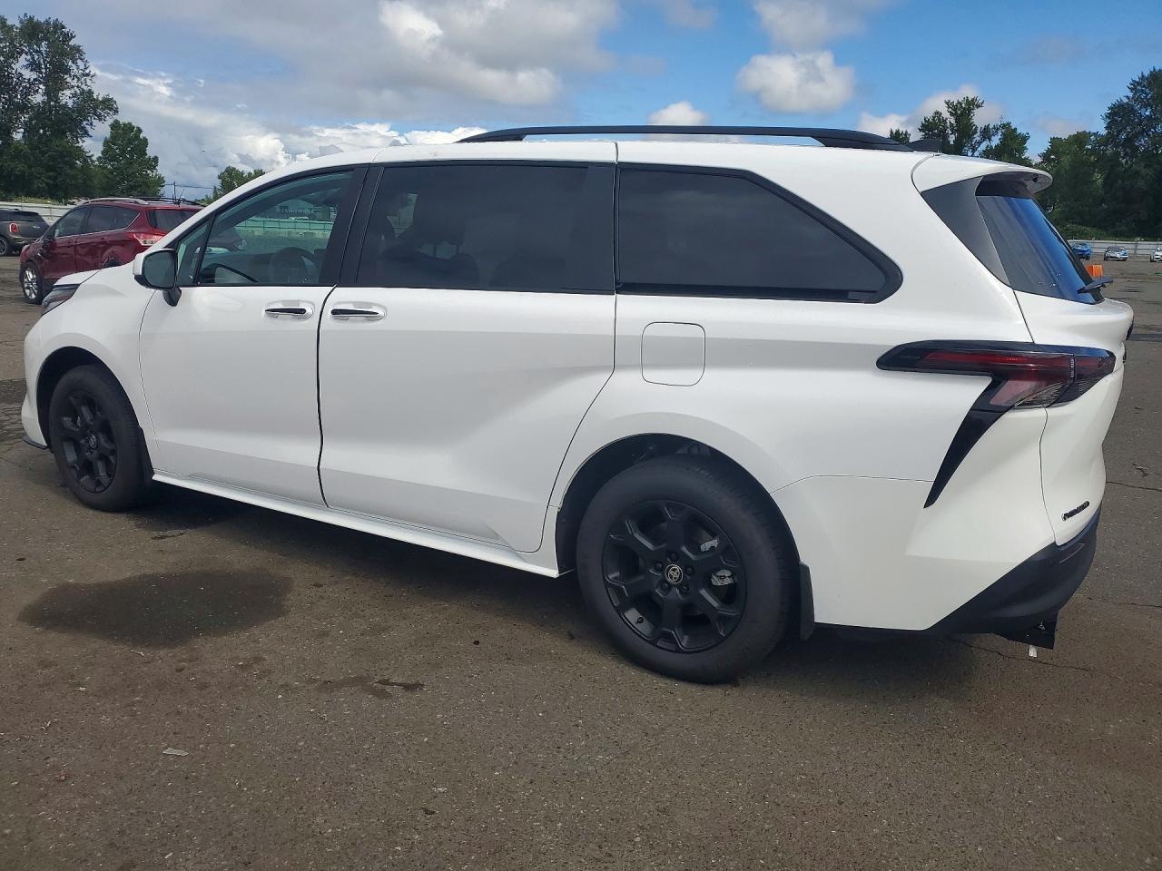 2026 Toyota Sienna Woodland Edition - Фото 2