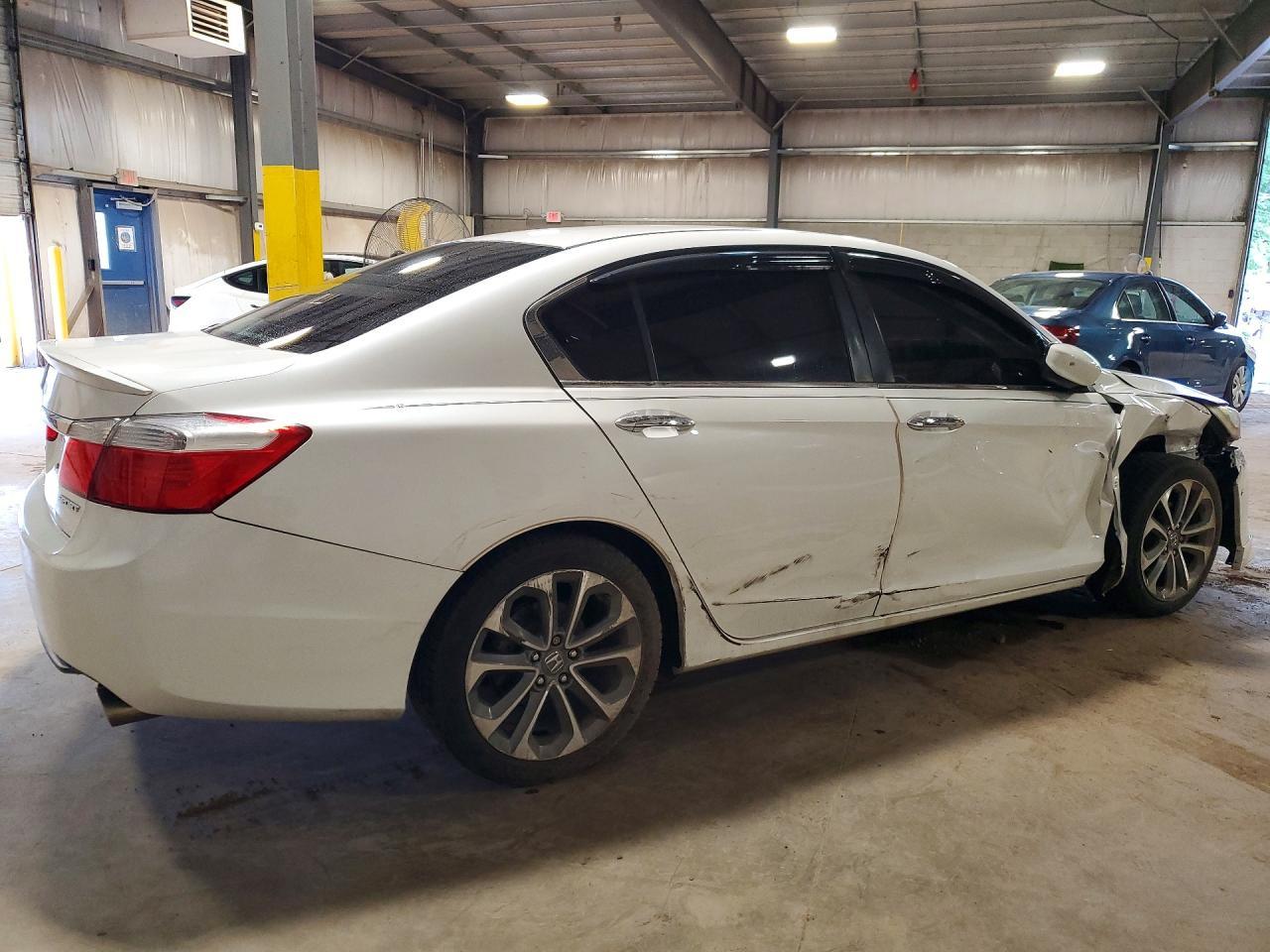 2015 Honda Accord Sport - Image 3