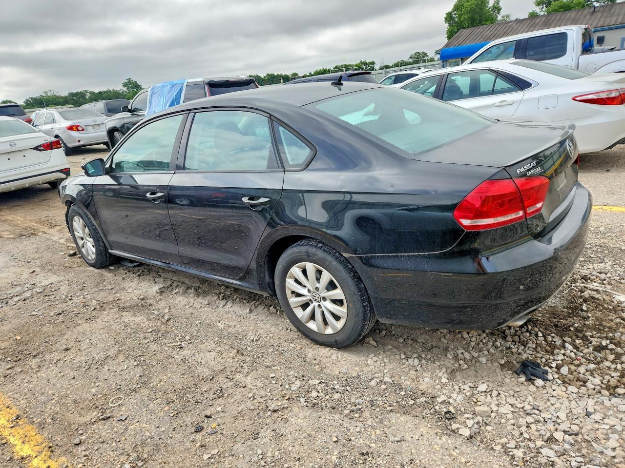 2013 Volkswagen Passat S - Фото 2