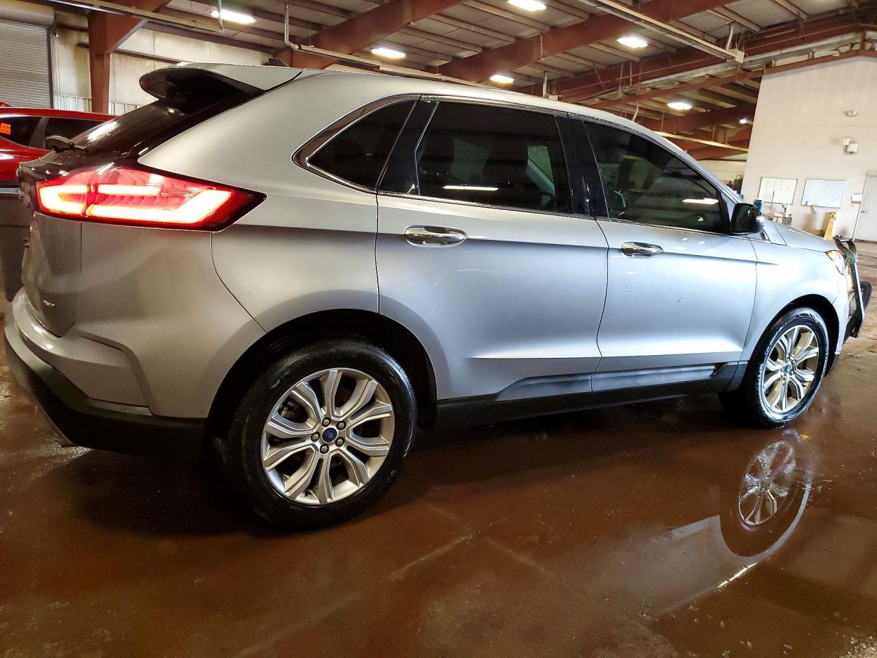2022 Ford Edge Titanium - Image 3