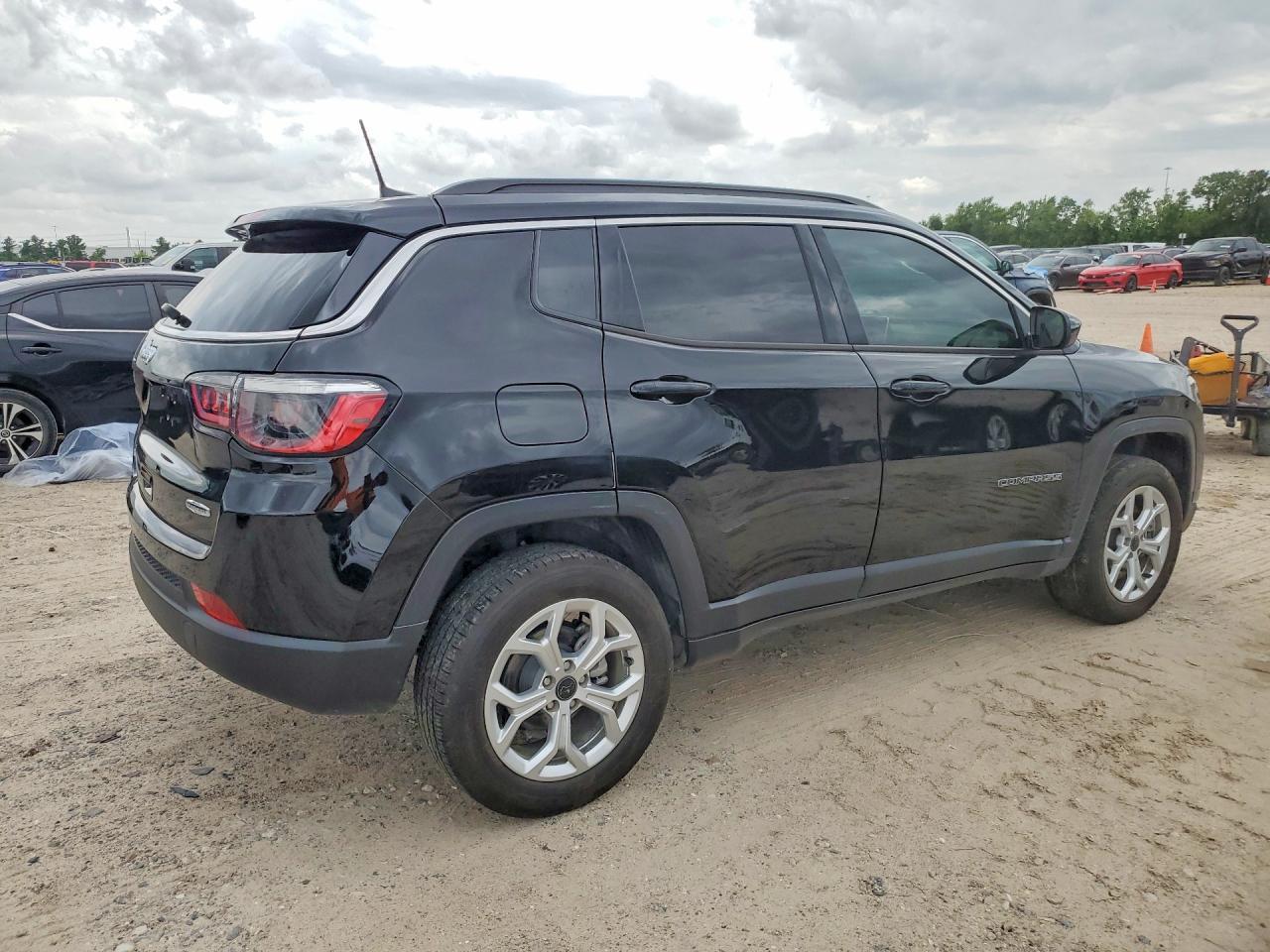 2025 Jeep Compass Latitude - Image 3