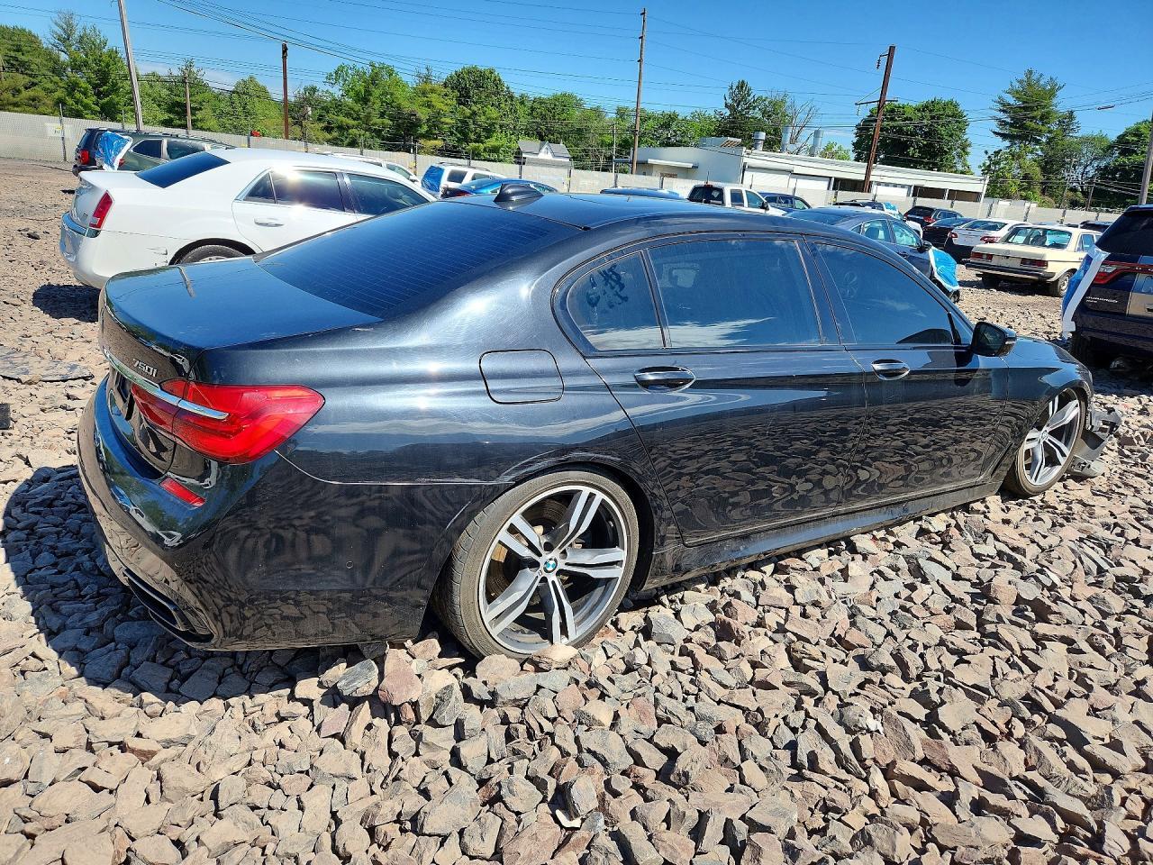 2016 BMW 750 I - Фото 3