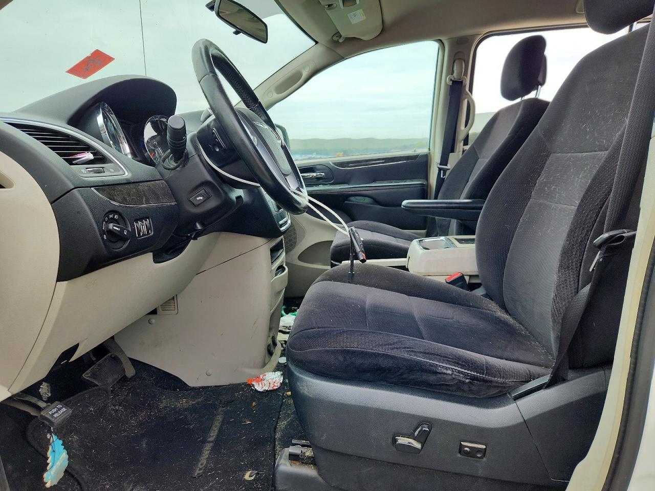2011 Chrysler Town & Country Touring - Image 7