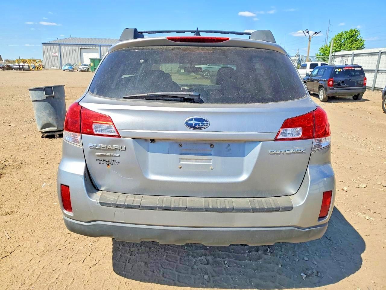 2011 Subaru Outback 2.5I Limited - Image 6
