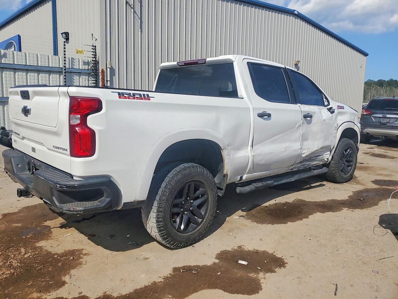 2021 Chevrolet Silverado K1500 Trail Boss Custom - Фото 3