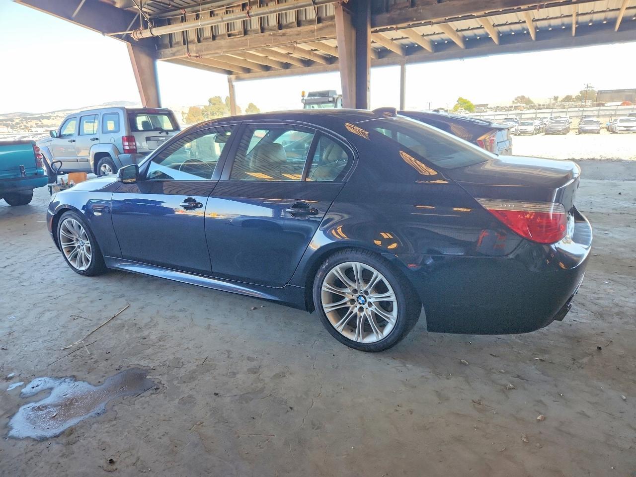 2010 BMW 535 I - Фото 2