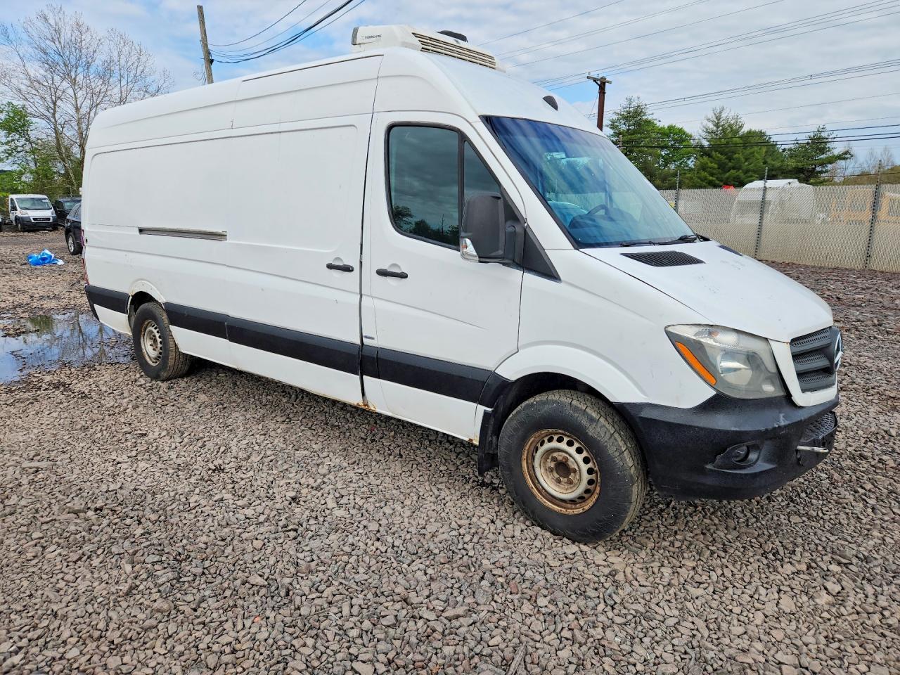 2015 Mercedes Benz Sprinter 2500 Refrigerated Delivery Van - Фото 4