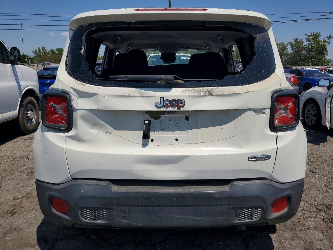 2015 Jeep Renegade Latitude - Image 6