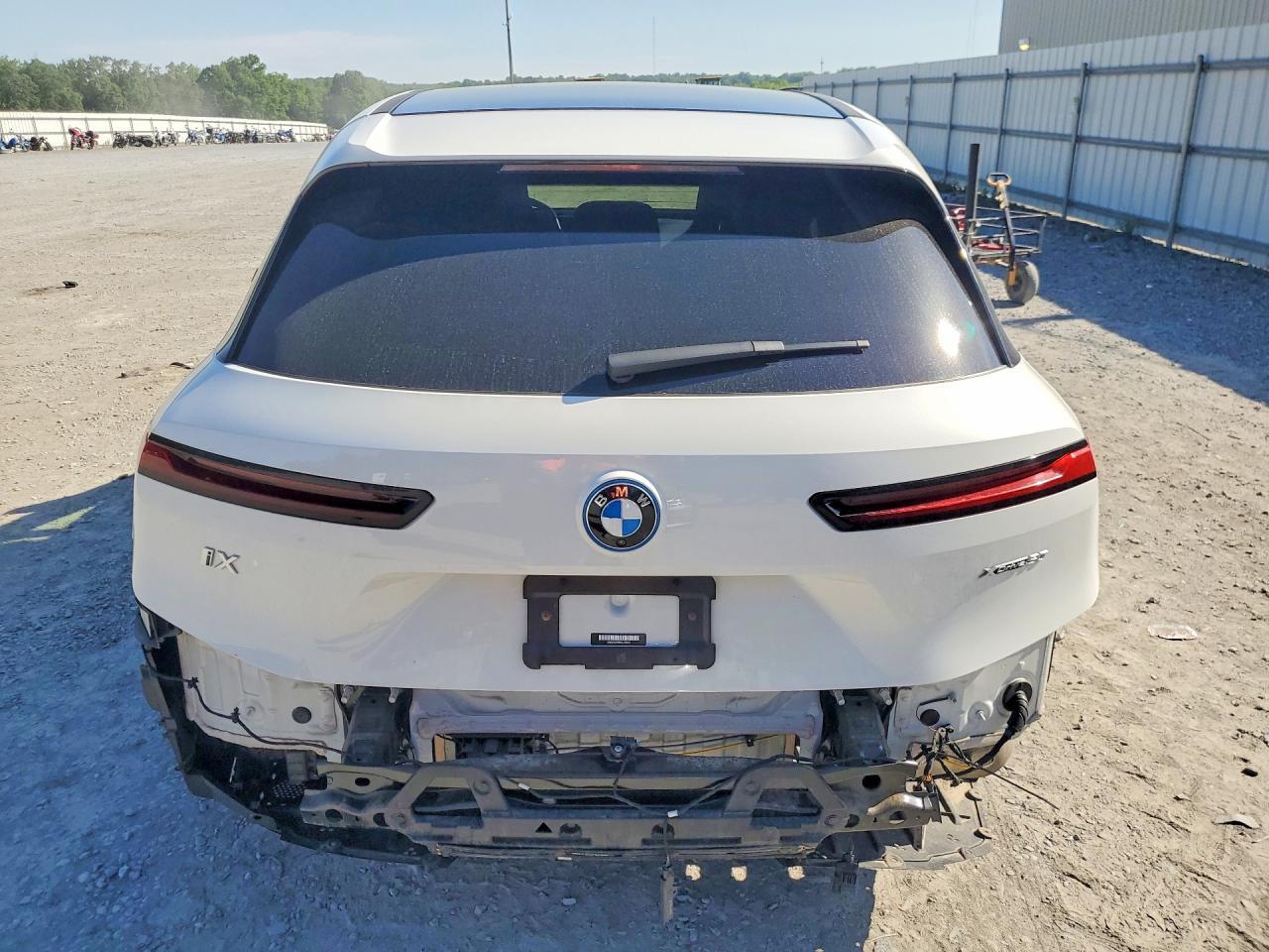 2022 BMW Ix xDrive50 - Фото 6