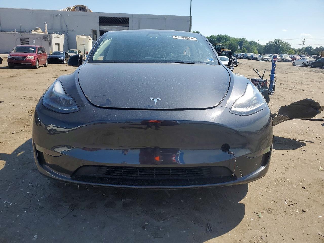 2025 Tesla Model Y - Фото 5