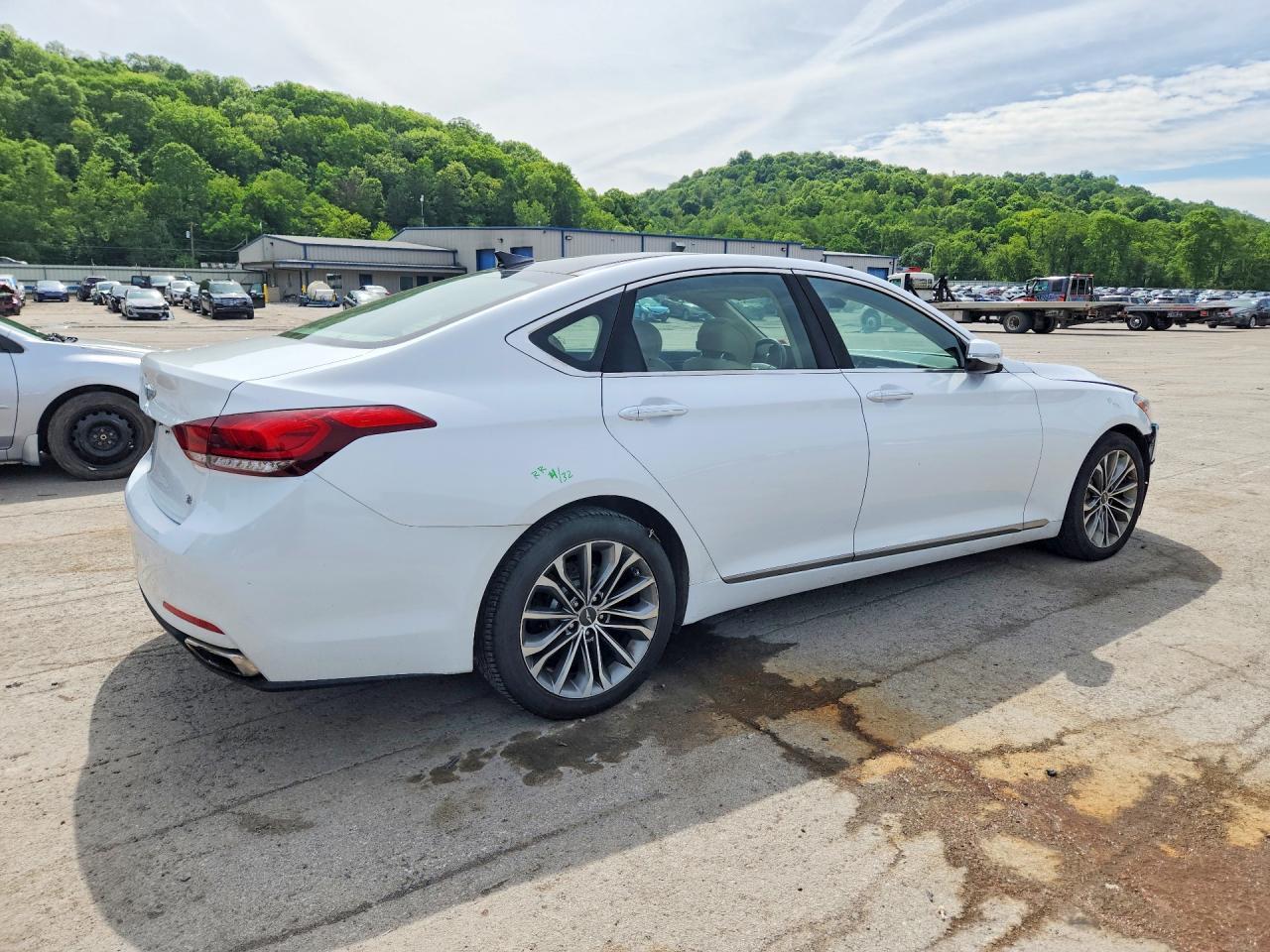 2015 Hyundai Genesis 3.8L - Фото 3