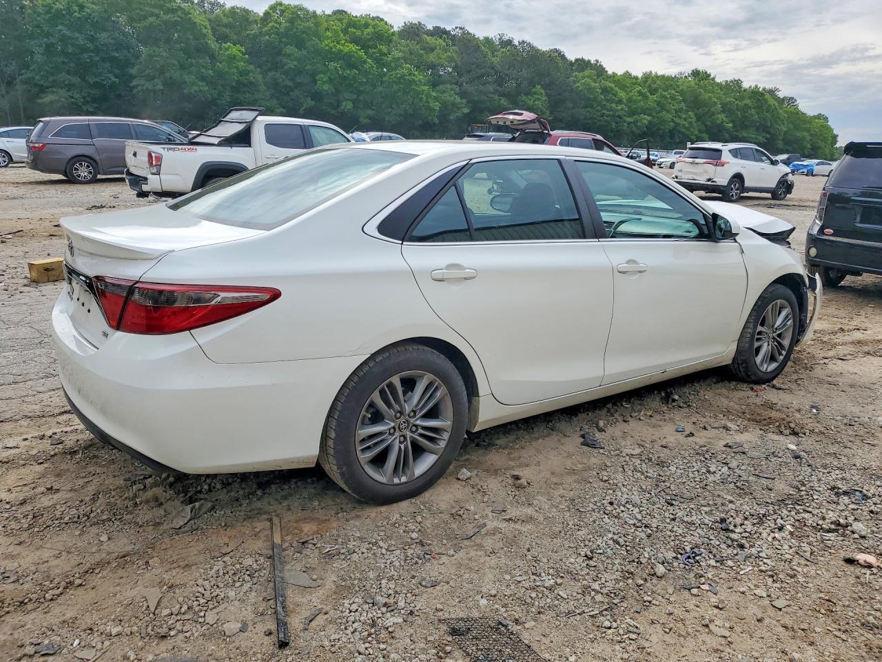 2015 Toyota Camry Se - Image 3