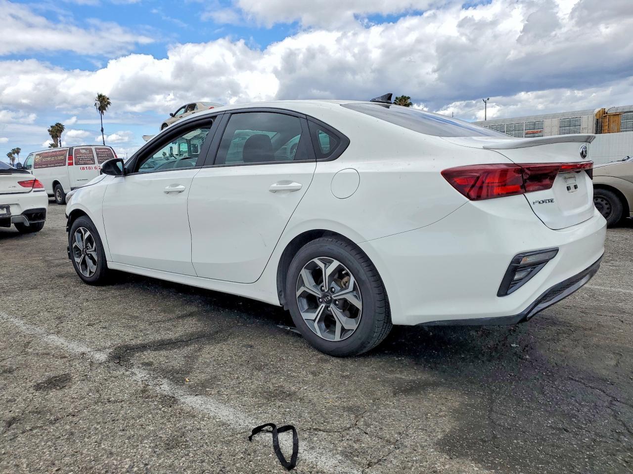 2021 Kia Forte Lxs - Image 2