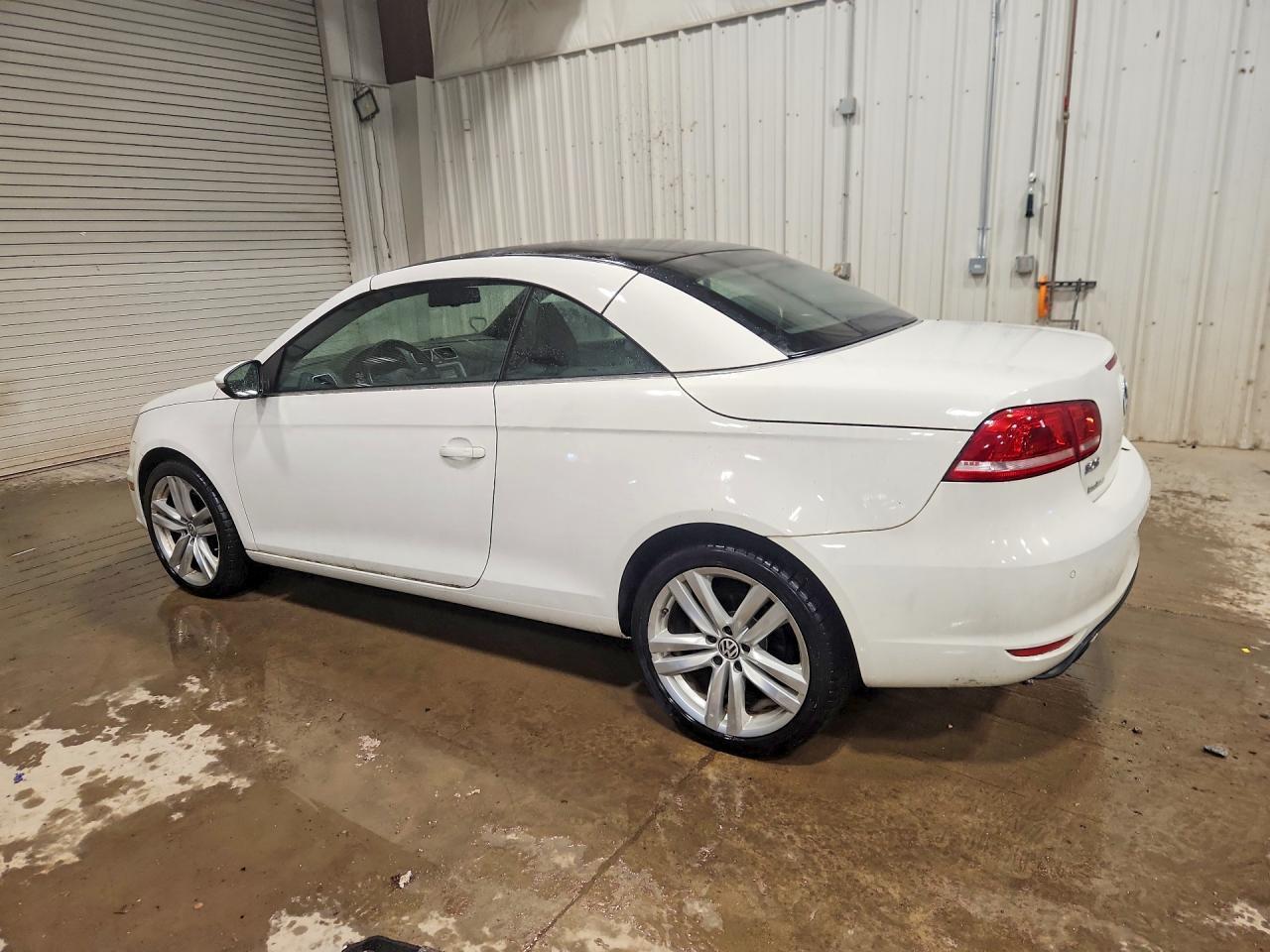 2014 Volkswagen Eos Lux - Image 2