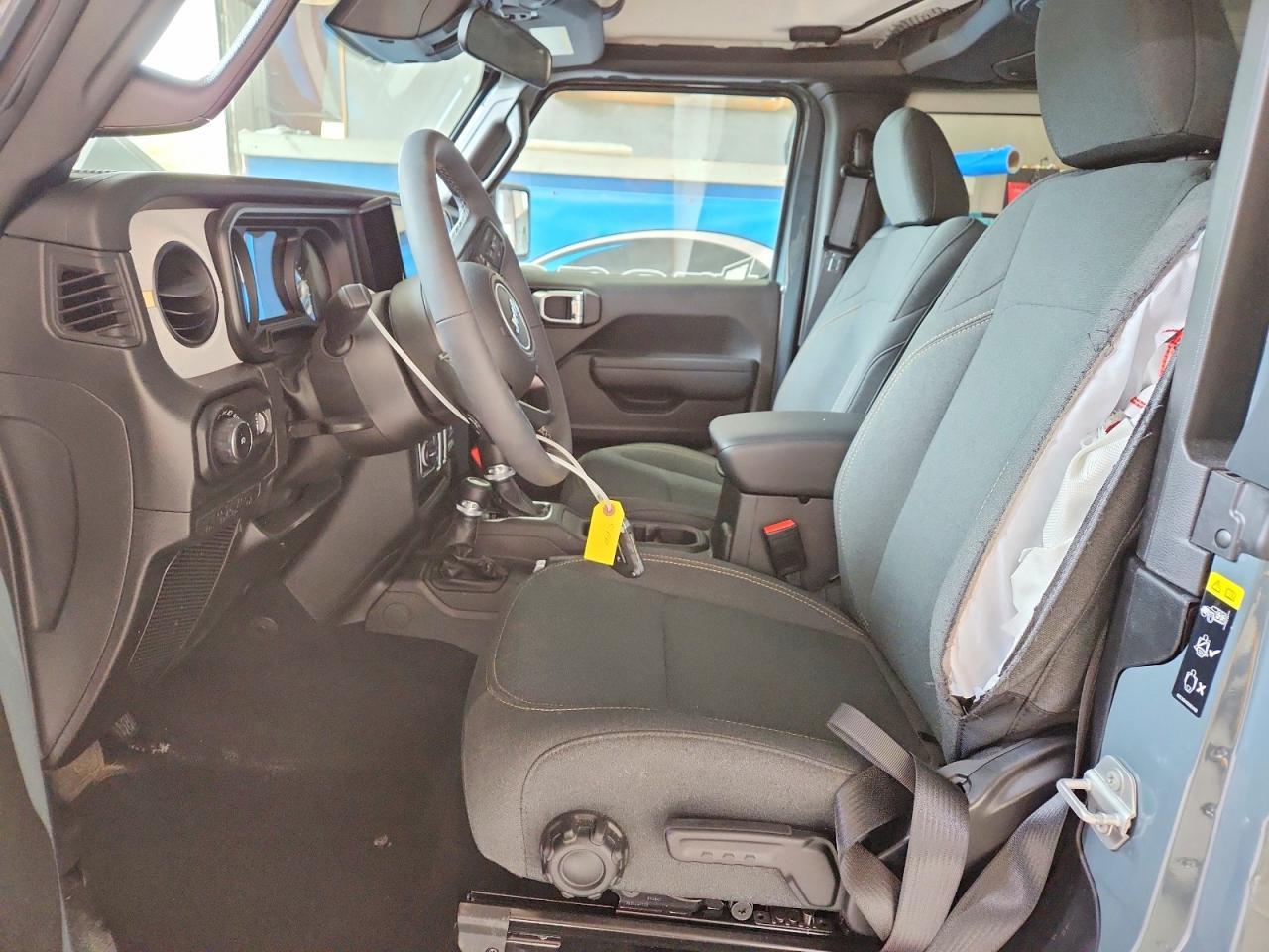2025 Jeep Wrangler Sport - Фото 7