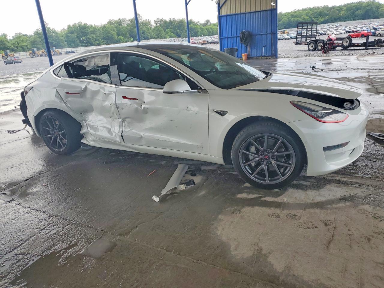 2020 Tesla Model 3 - Фото 4