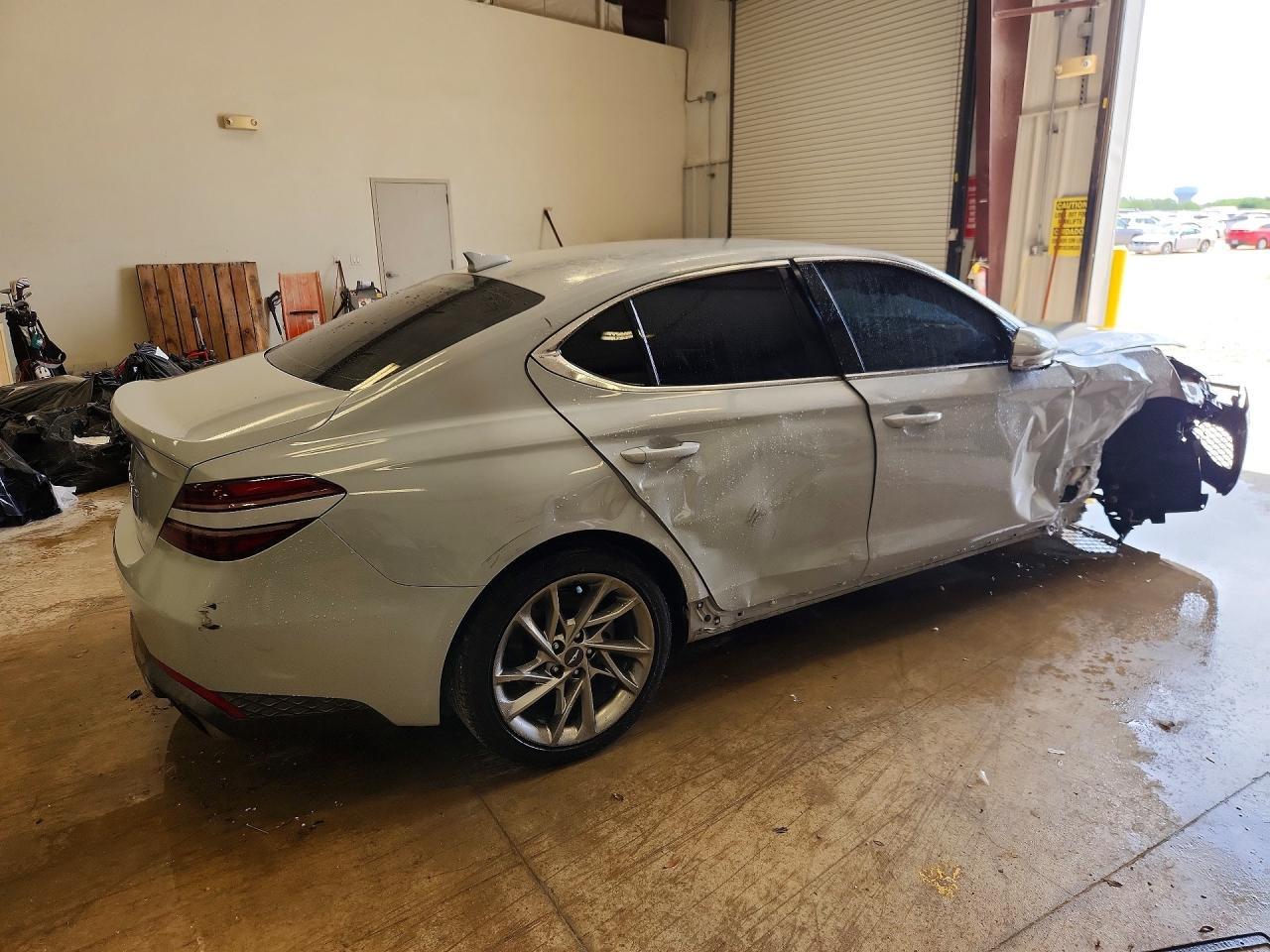 2022 Genesis G70 2.0T - Image 3