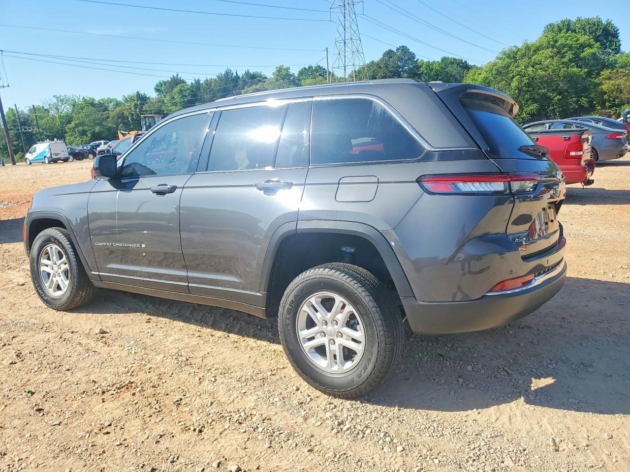 2023 Jeep Grand Cherokee Lared - Image 2