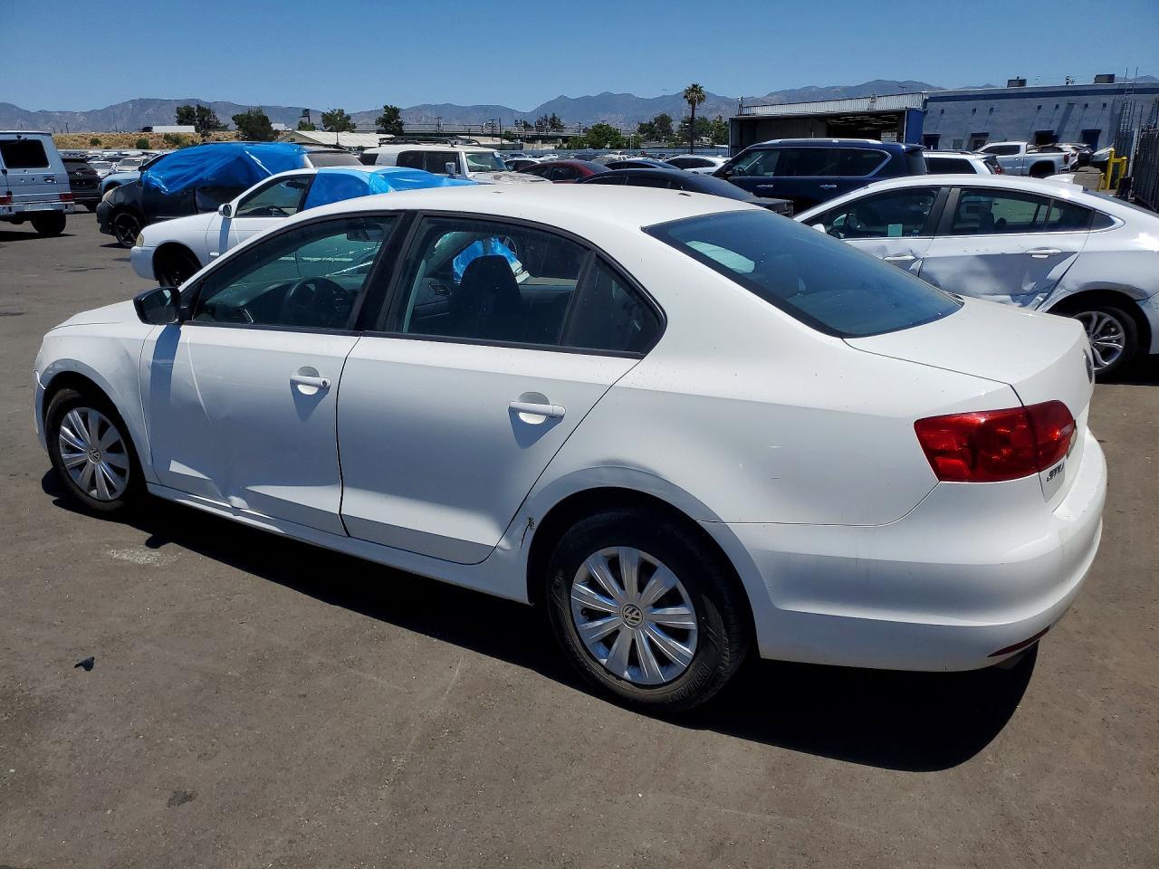 2011 Volkswagen Jetta Base - Фото 2