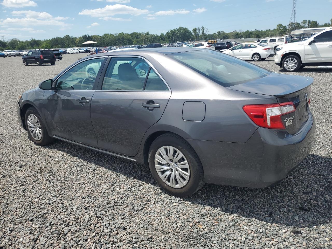 2014 Toyota Camry Le - Фото 2