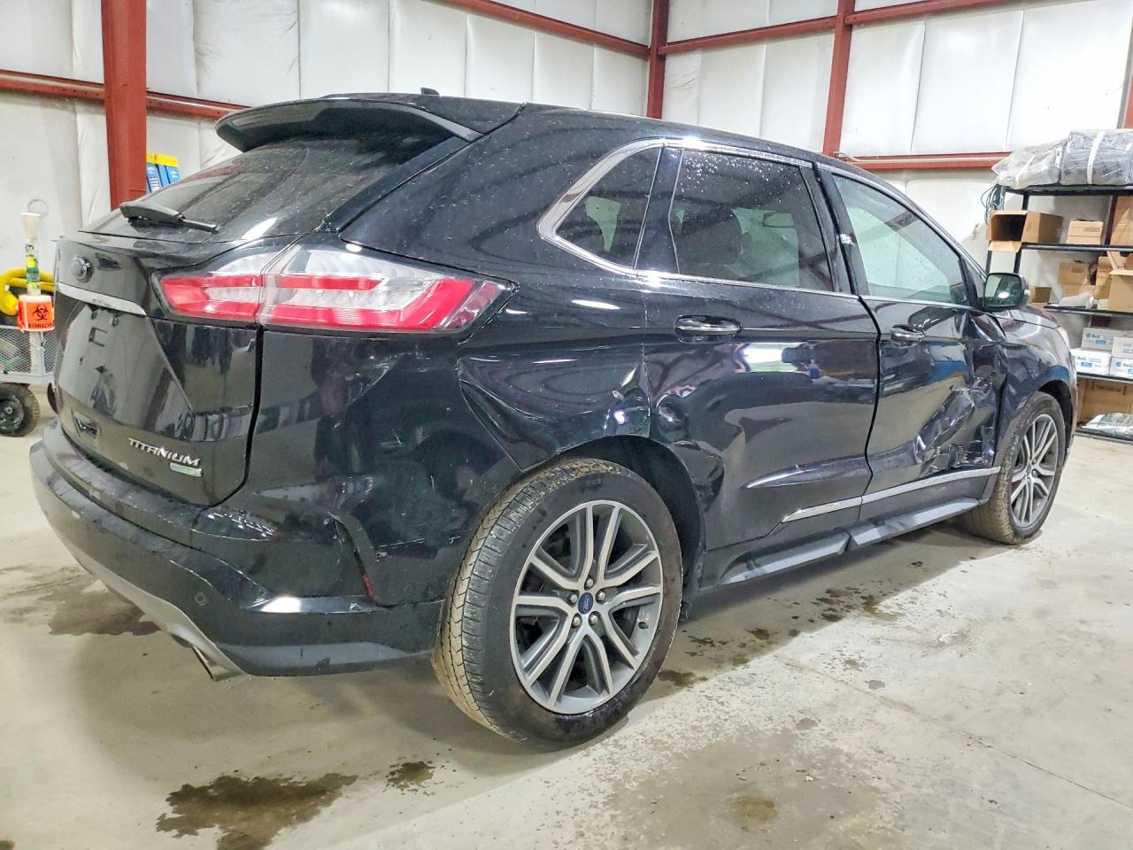 2019 Ford Edge Titanium - Image 3