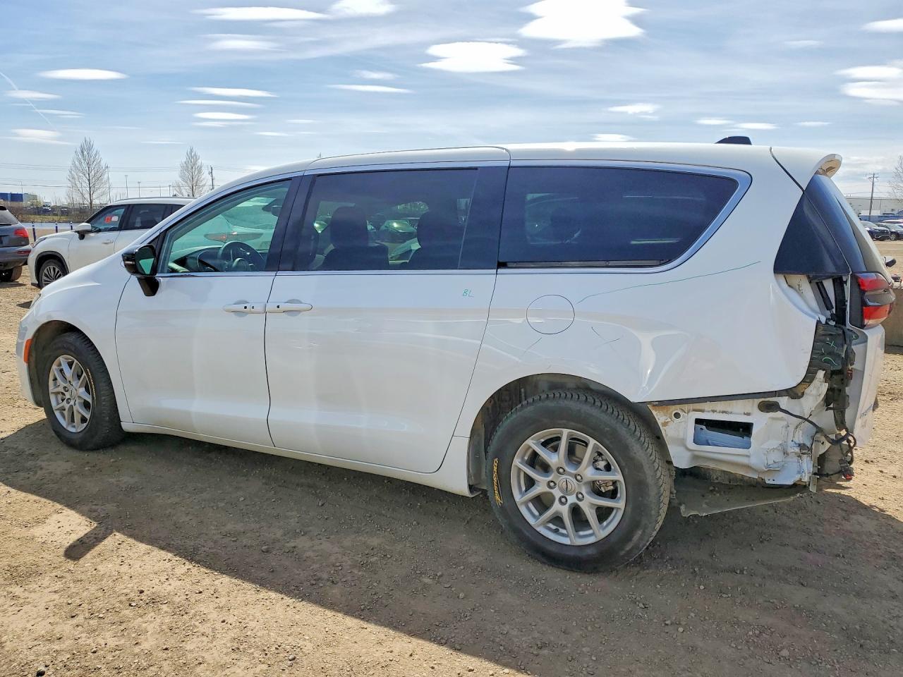 2024 Chrysler Pacifica Touring L - Image 2