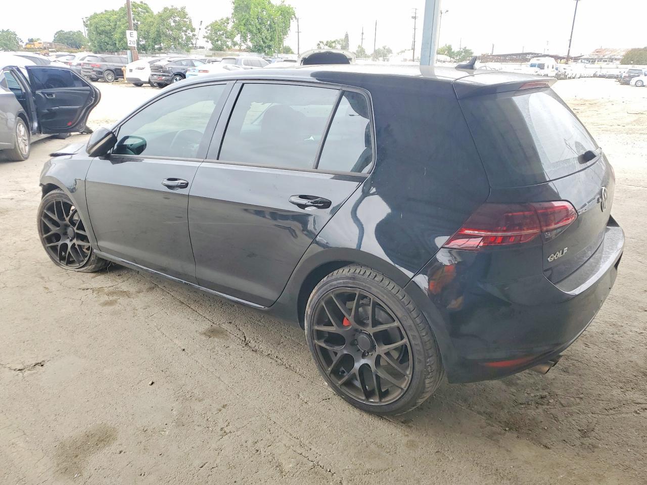 2017 Volkswagen Golf S - Фото 2