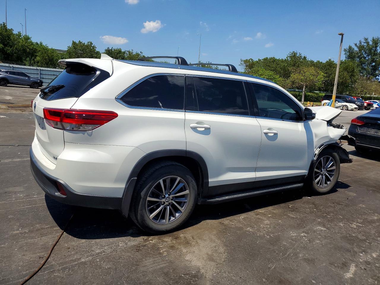 2019 Toyota Highlander Xle - Image 3