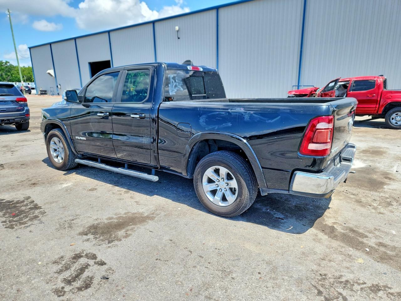 2019 Ram 1500 Laramie - Фото 2